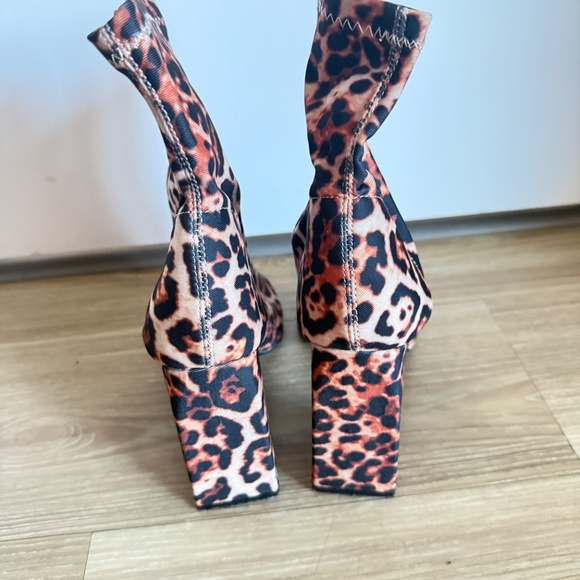 Leopard Print Pointed Toe Heeled Booties – Size 6 – Never Worn - Picture 3 of 4